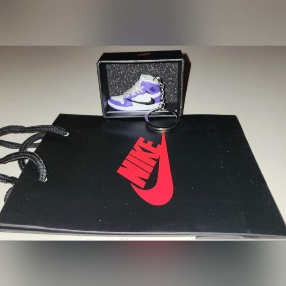 NIKE Sneaker Shoe Key Chain With Nike Bag and Box Collectable Novelty
